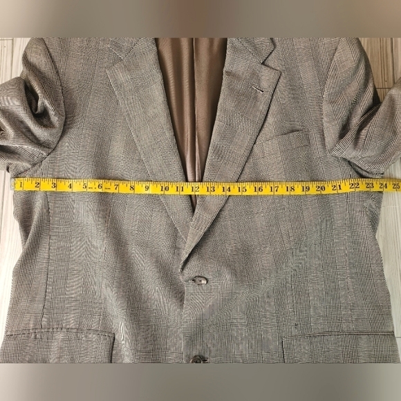 Vintage Burberry Plaid Single Breasted Suit Jacket In Tan and Black Size 44L - Picture 9 of 12